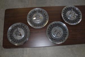 1964-1966 14" Wire Hub \Caps